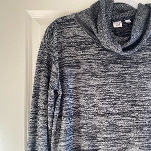 Comfy oversized grey turtleneck gap sweater.